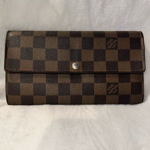 *sold* Louis Vuitton Damier Sarah Long Bifold Wallet very good condition